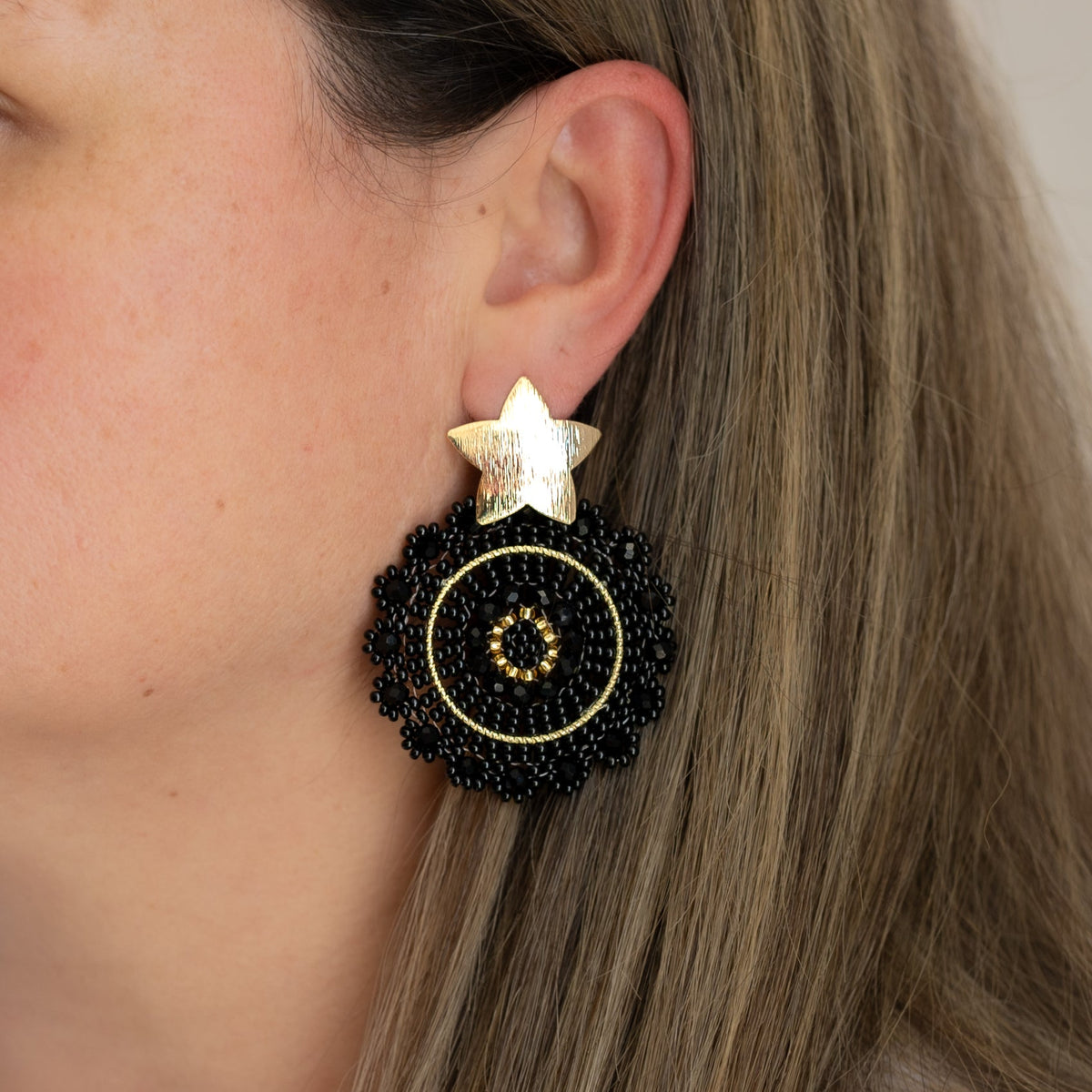 Aros tejidos en Mostacillas.