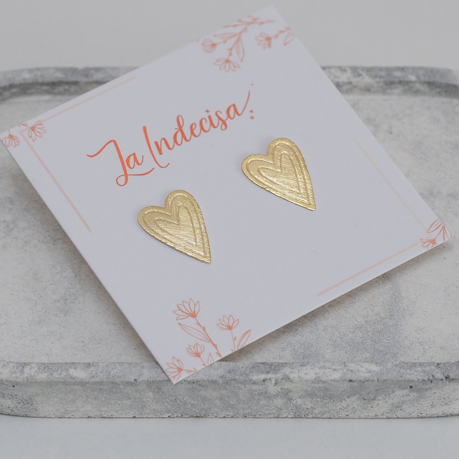 Aros Corazón Lineal Chapados en Oro o Plata – Diseño Minimalista