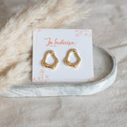 Aros Gota Orgánica Chapados en Oro – Diseño Texturado y Minimalista