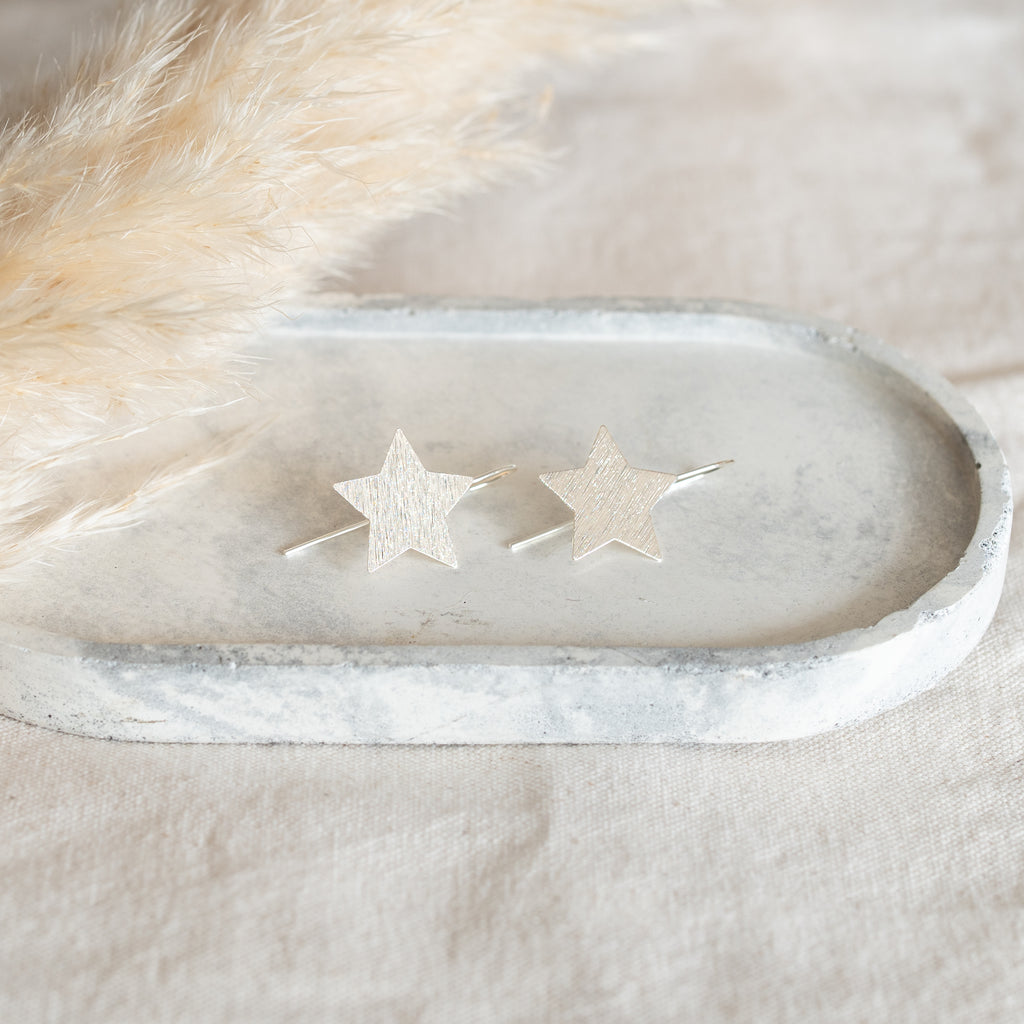 Aros Estrella Minimalistas – Chapados en Oro o Plata (Gancho Largo)