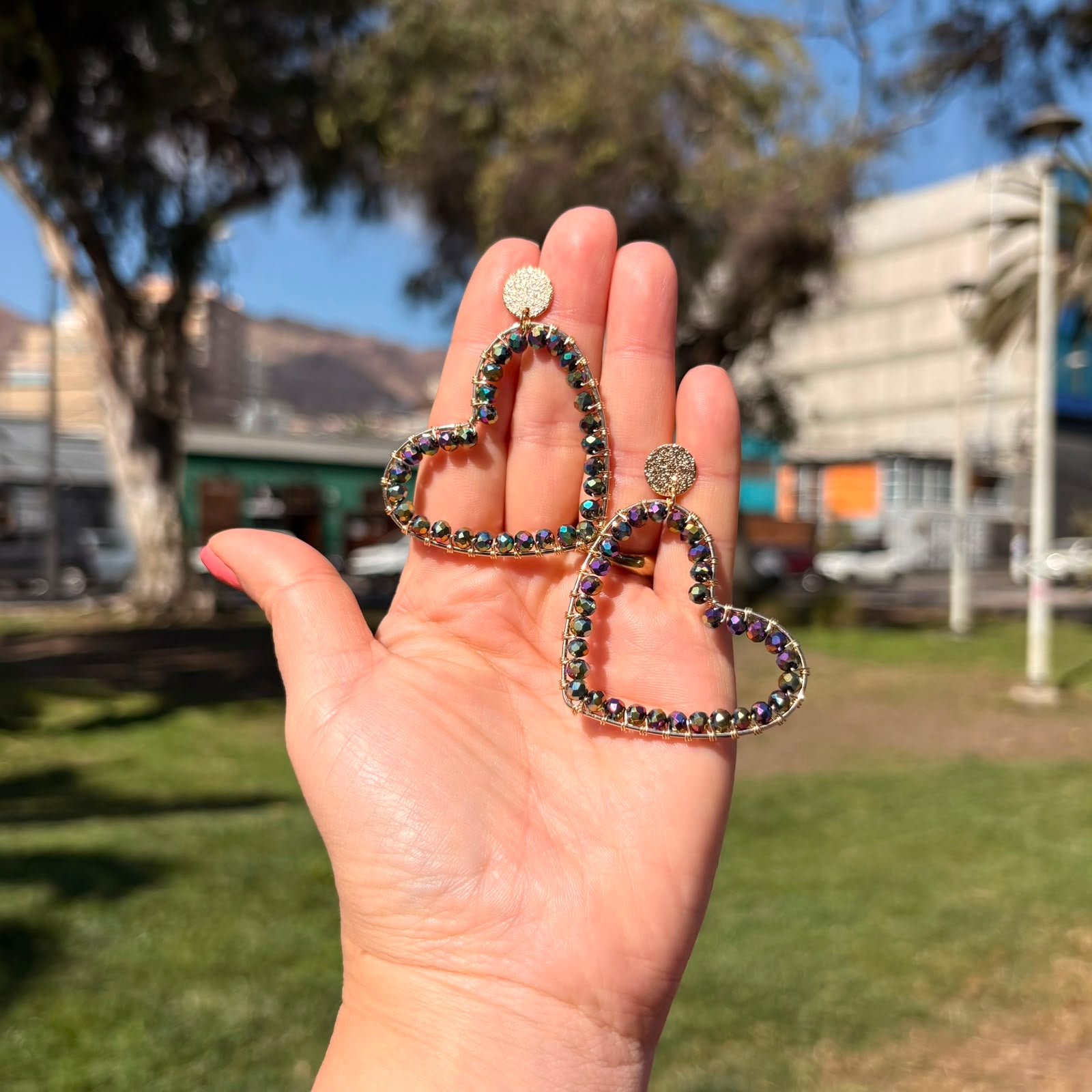 Aros corazón dorados con cristales – elige tu color
