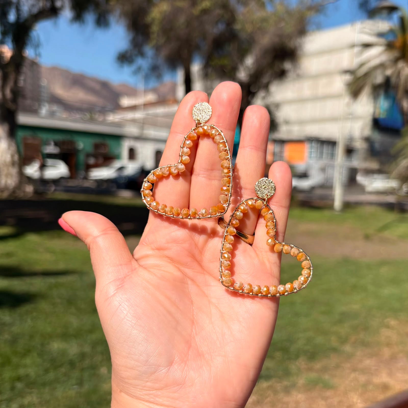 Aros de corazn dorados